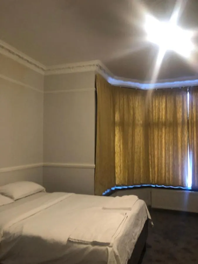 371 Guest House Ig1 4Uq